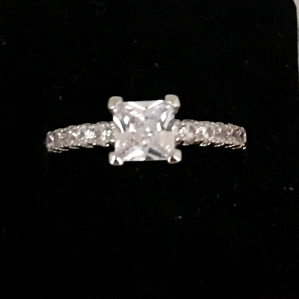 💎 Princess Cut Solitaire 💎